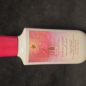 STRAWBERRY SNOWFLAKES  Body Lotion - Bath & Body Works